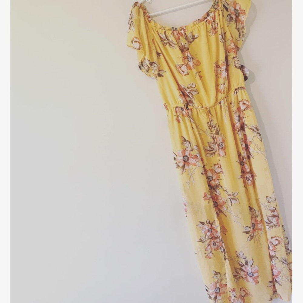 Beautiful Yellow- Gold Spring/ Summer Maxi - Picture 2 of 8